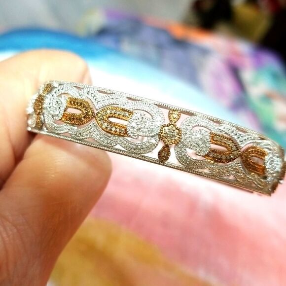 GORGEOUS BRACELET WITH CHIP DIAMONDS!! COMING TO YOU BY WAY OF FAMILY COLLECTION - Picture 1 of 8